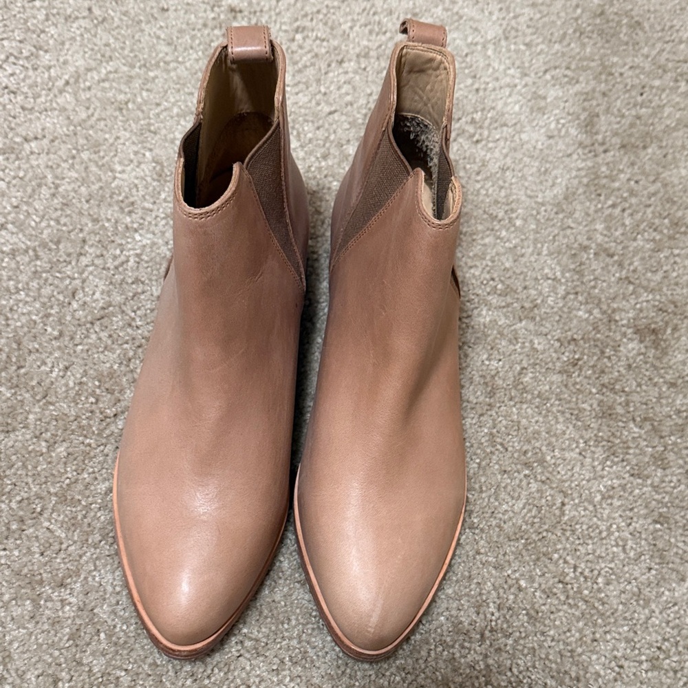 Nisolo Women's Tan Chelsea  Boots